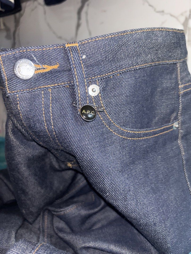 APC SELVAGE (Category: Jeans) located in Calinog. Submitted by 5k.kr (Listing ID 1469239554, Image 2). Description: Size27 x L39 or 40.