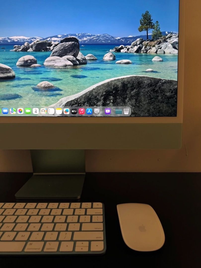 Apple iMac M3 (256 GB) (Category: Desktops) located in Caloocan City. Submitted by nieniebears (Listing ID 1469336293, Image 2). Description: selling my imac m3 256gb !! great for: documents entertainment gaming (like roblox) music (speaker is superb!!!) editing (was able to edit videos on capcut here) some issues: minor scratches on keyboard and magic mouse some keys on the keyboard are a little faded cause of usage (can send pics) rfs: i have a