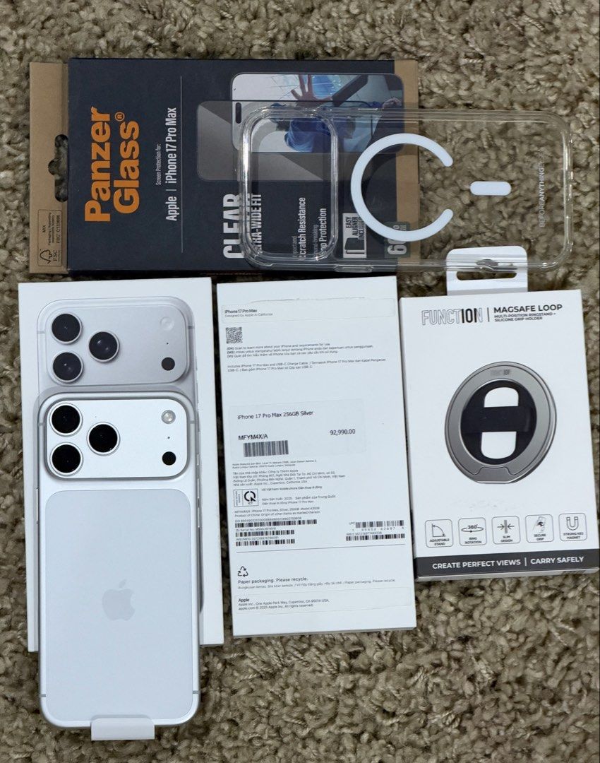 Apple iPhone 17 Pro Max 256GB Silver (Category: iPhone 17 Series) located in Pasay City. Submitted by declutter1130 (Listing ID 1469343832, Image 2). Description: iPhone 17 Pro Max 256GB – Silver • 90% Battery Health | 466 Cycle Count • Openline – Any SIM • 100% Smooth & Kinis • No hidden issues, all functions working • Protected with tempered glass, lens protector & case since Day 1 • Bought during Power Mac Center Midnight Launch 2025 💯 Money-