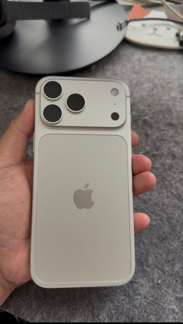 Apple iPhone 18 Pro Max 256GB (Category: iPhone 18 Series) located in Manila. Submitted by plantss (Listing ID 1469378406, Image 2). Description: ‼️FOR SWAP ONLY TO iPhone 18 Pro Max 256GB BURGUNDY‼️ - Model: Apple iPhone 18 Pro Max - Storage: 256GB - Battery Health: 100% (Only 2 cycle counts) - Warranty: Apple limited warranty AND Gadget Protection active until October 2027 - Inclusions: Original box included .