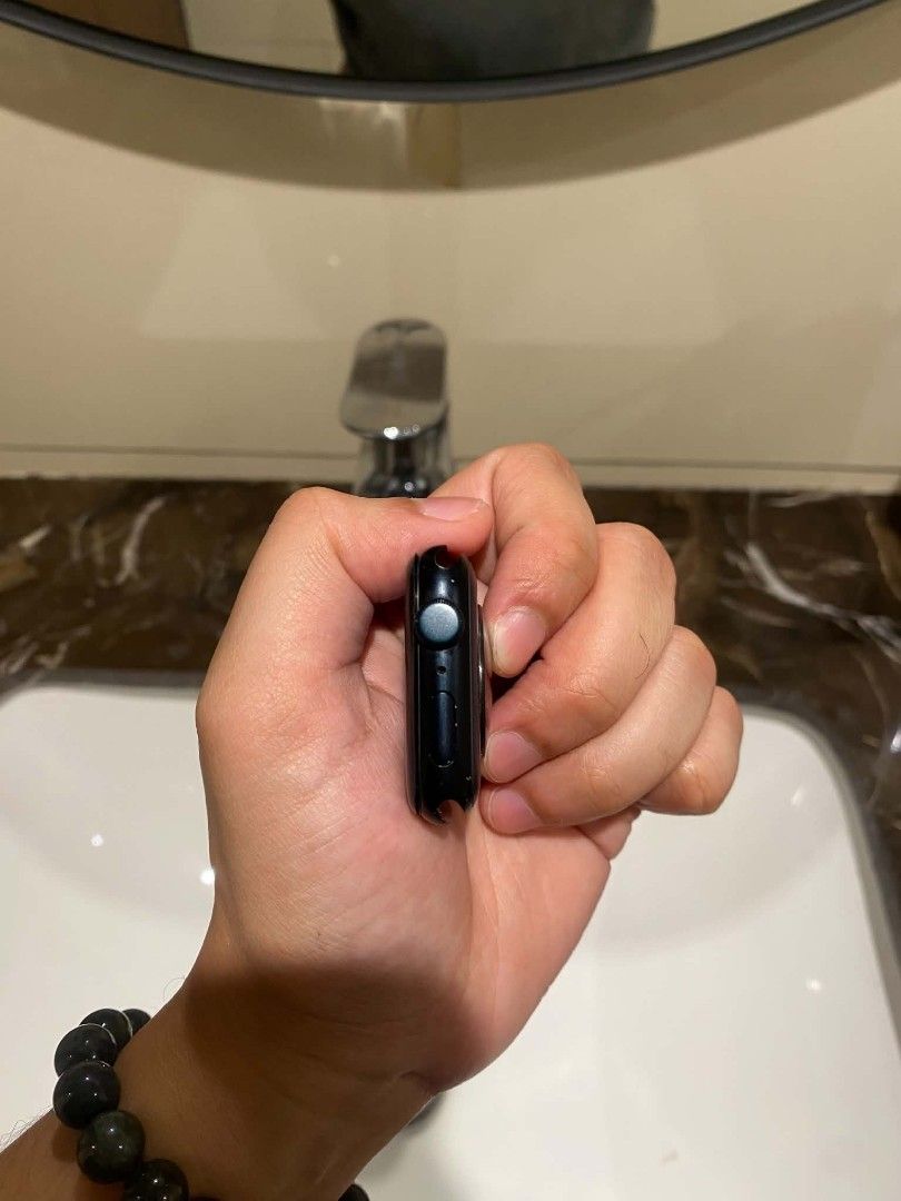 Apple Watch SE 2 (Category: Wearables & Smart Watches) located in Quezon City. Submitted by deonjersey (Listing ID 1469304548, Image 3). Description: Apple Watch SE 2 44MM 32gb 87 batt health Comes with box orig charger, extra orig strap. :) Diliman QC Area.