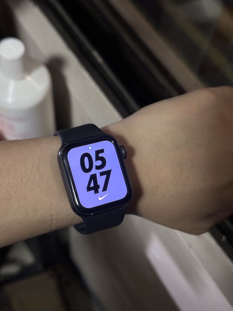 Apple Watch SE GPS 40mm (Category: Wearables & Smart Watches) located in Quezon City. Submitted by simonibarra (Listing ID 1469253433, Image 2). Description: Apple Watch SE GPS 40mm ⌚ Model: Apple Watch SE 1st Generation 📦 Model Number: MKQ13LL/A 💾 Storage: 32GB 📡 Connectivity: GPS 🔋 Battery Health: 81% ⚙️ watchOS: Version 10 Condition and inclusions: Fully functional; all functions working Minimal dents and normal signs of usage Original App
