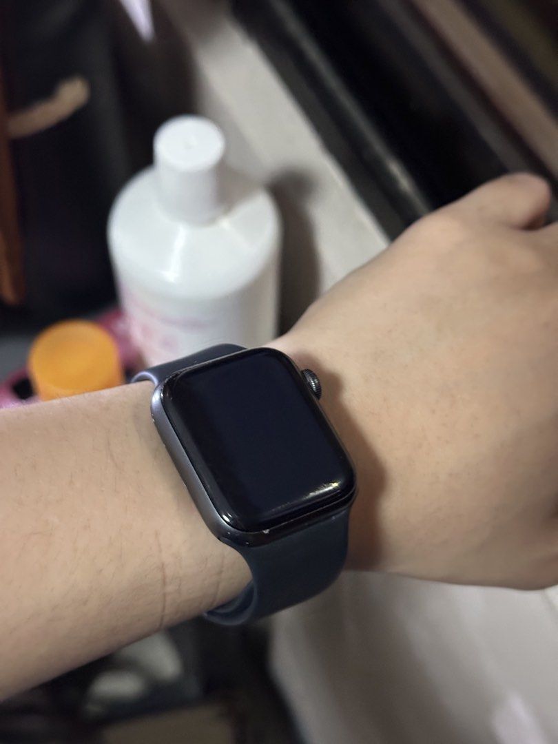 Apple Watch SE GPS 40mm (Category: Wearables & Smart Watches) located in Quezon City. Submitted by simonibarra (Listing ID 1469253433, Image 3). Description: Apple Watch SE GPS 40mm ⌚ Model: Apple Watch SE 1st Generation 📦 Model Number: MKQ13LL/A 💾 Storage: 32GB 📡 Connectivity: GPS 🔋 Battery Health: 81% ⚙️ watchOS: Version 10 Condition and inclusions: Fully functional; all functions working Minimal dents and normal signs of usage Original App
