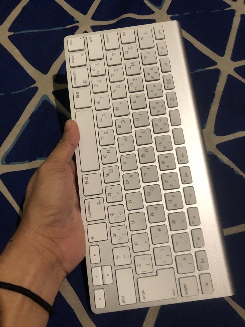Apple Wireless bluetooth Keyboard Compact (Category: Computer Keyboard) located in Quezon City. Submitted by markgolveo (Listing ID 1469283773, Image 1). Description: Apple Wireless bluetooth Keyboard Compact Tested working properly Very good crisp all buttons 2pcs AA batteries operated.