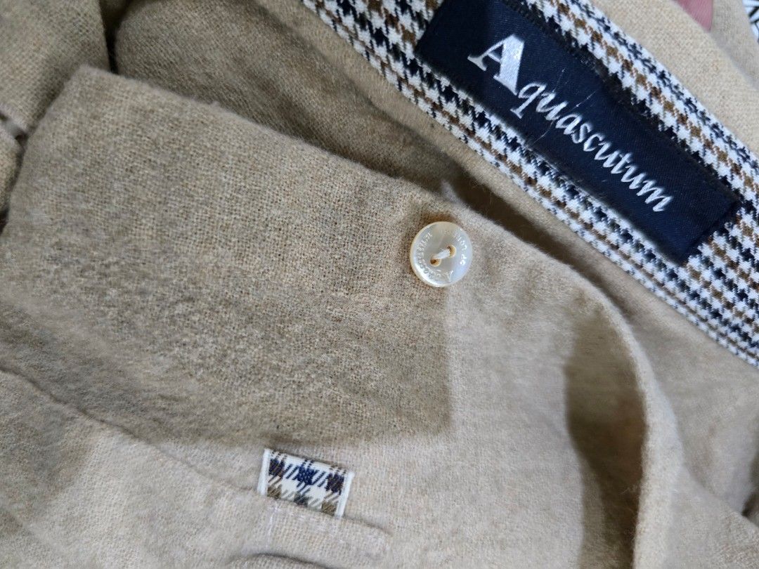 Aquascutum beige linen blouse (Category: Longsleeves) located in Batangas. Submitted by thevanitychamber (Listing ID 1469188162, Image 2). Description: .