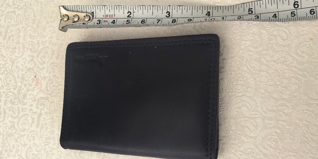 Aquascutum card holder (Category: Wallets & Card holders) located in Tuguegarao City. Submitted by zenphoenix-7ad615 (Listing ID 1469185330, Image 3). Description: Quality card holder.