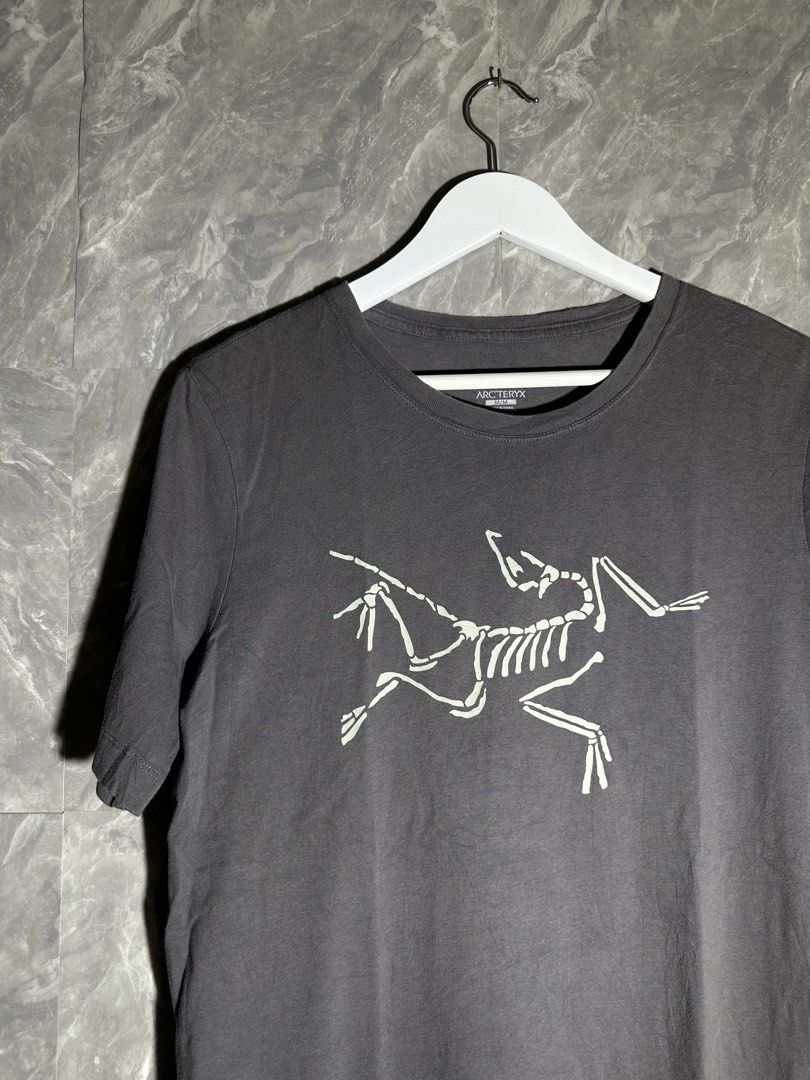 Arcteryx - SKELETAL S/S Mens Tshirt (Category: Tshirts & Polo Shirts ) located in Manila. Submitted by wdpworldwide (Listing ID 1469274413, Image 3). Description: Size Medium Mens 9/10 Good Condition No Flaw No Inclusions Authentic 600.