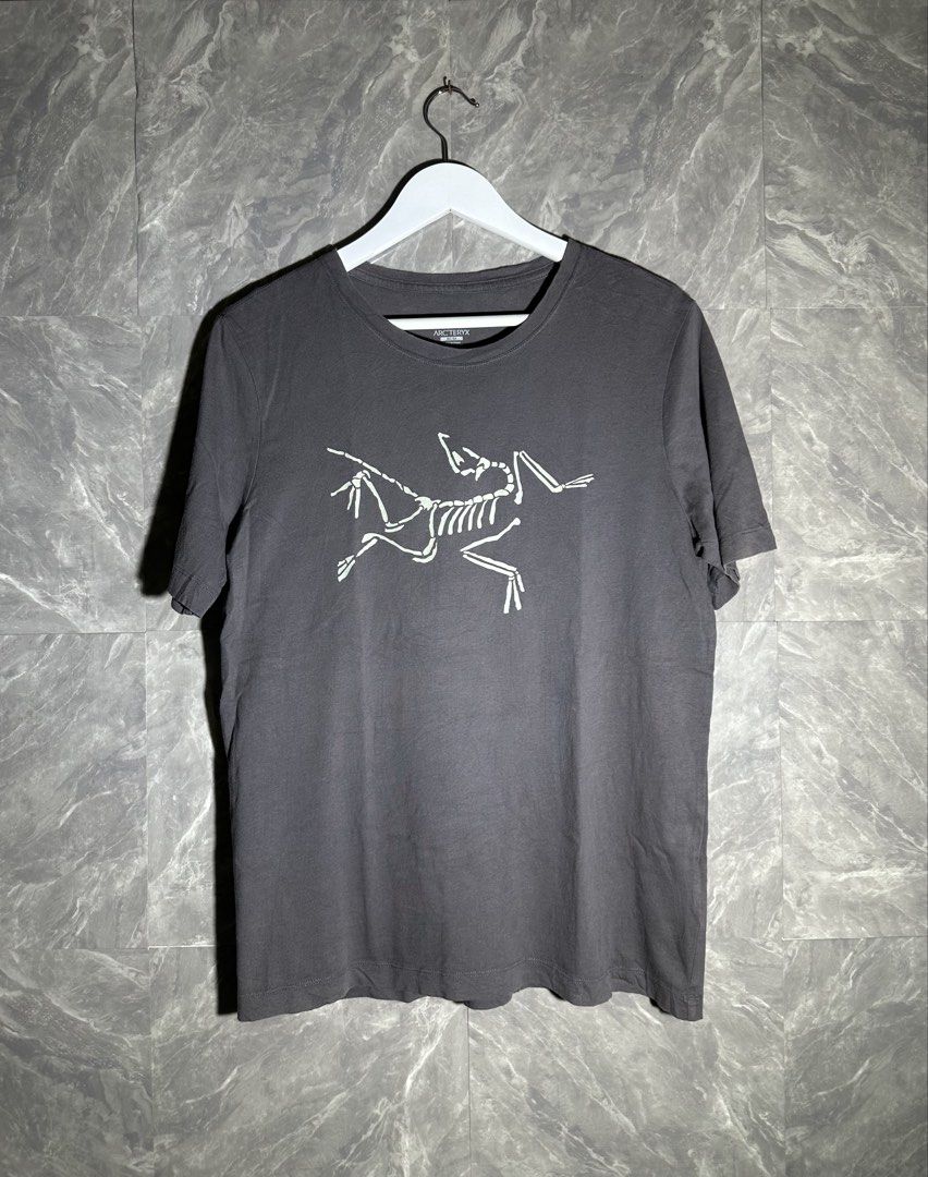 Arcteryx - SKELETAL S/S Mens Tshirt (Category: Tshirts & Polo Shirts ) located in Manila. Submitted by wdpworldwide (Listing ID 1469274413, Image 2). Description: Size Medium Mens 9/10 Good Condition No Flaw No Inclusions Authentic 600.