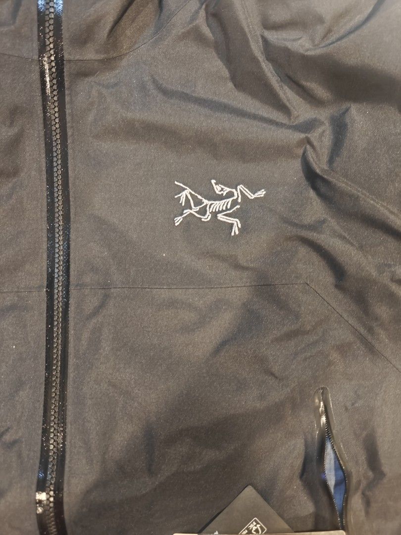 Arc'teryx Beta Jacket Black Medium (Category: Coats, Jackets and Outerwear) located in Manila. Submitted by matthewtin092697 (Listing ID 1469310523, Image 2). Description: - Brand: Arc'teryx - Model: Beta Jacket - Color: Black - Size: Medium - Condition: Brand new with original store tags - Material: GORE-TEX waterproof shell - Features: Full zip front, adjustable hood, and two secure zippered hand pockets - Retail Price: $400 USD - Ideal for: Hi
