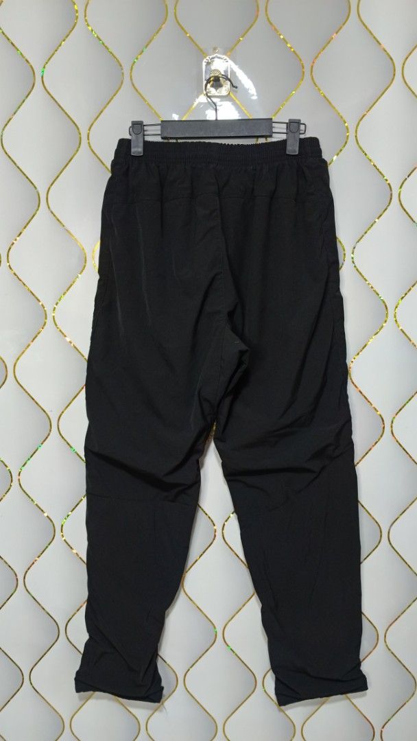 Arc'teryx Black Pants (Category: Trousers) located in Manila. Submitted by zariyah.1986 (Listing ID 1469174360, Image 3). Description: - Brand: Arc'teryx - Color: Black - Size: XXXL/TG - Features: Elastic waistband and multiple secure zip pockets on sides and thighs - Branding: White embroidered Arc'teryx logo on right hip and fossil logo near left lower leg - Origin: Made in Vietnam - Ideal for: Outdoor activities, hiking, or stylish casual wear