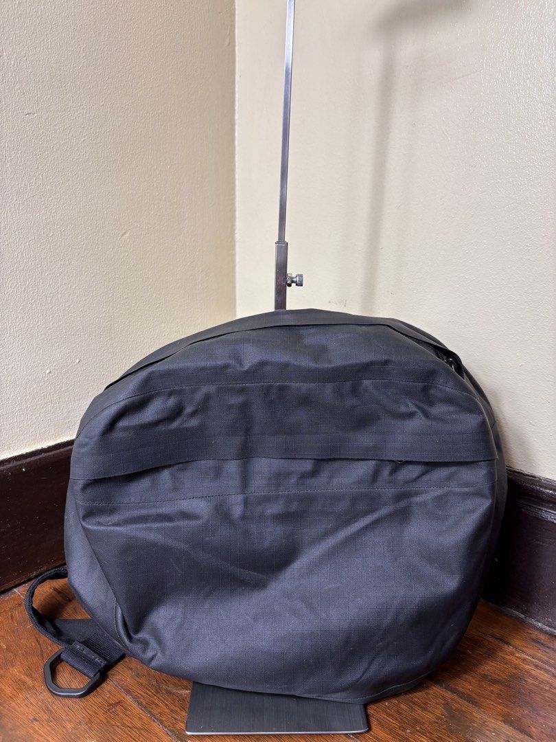 Arc’teryx Sling Bag (Category: Sling Bags) located in Manila. Submitted by earlylifecrisis (Listing ID 1469252090, Image 1). Description: Condition 8/10 Measure it by inch Width: 15.5 Length: 12 Depth: 4 Handle: 23.5 •Refund / Returns not allowed allowed •Please do check the dimensions size on labels sometimes are not accurate on the sizing •Ask me before purchasing.