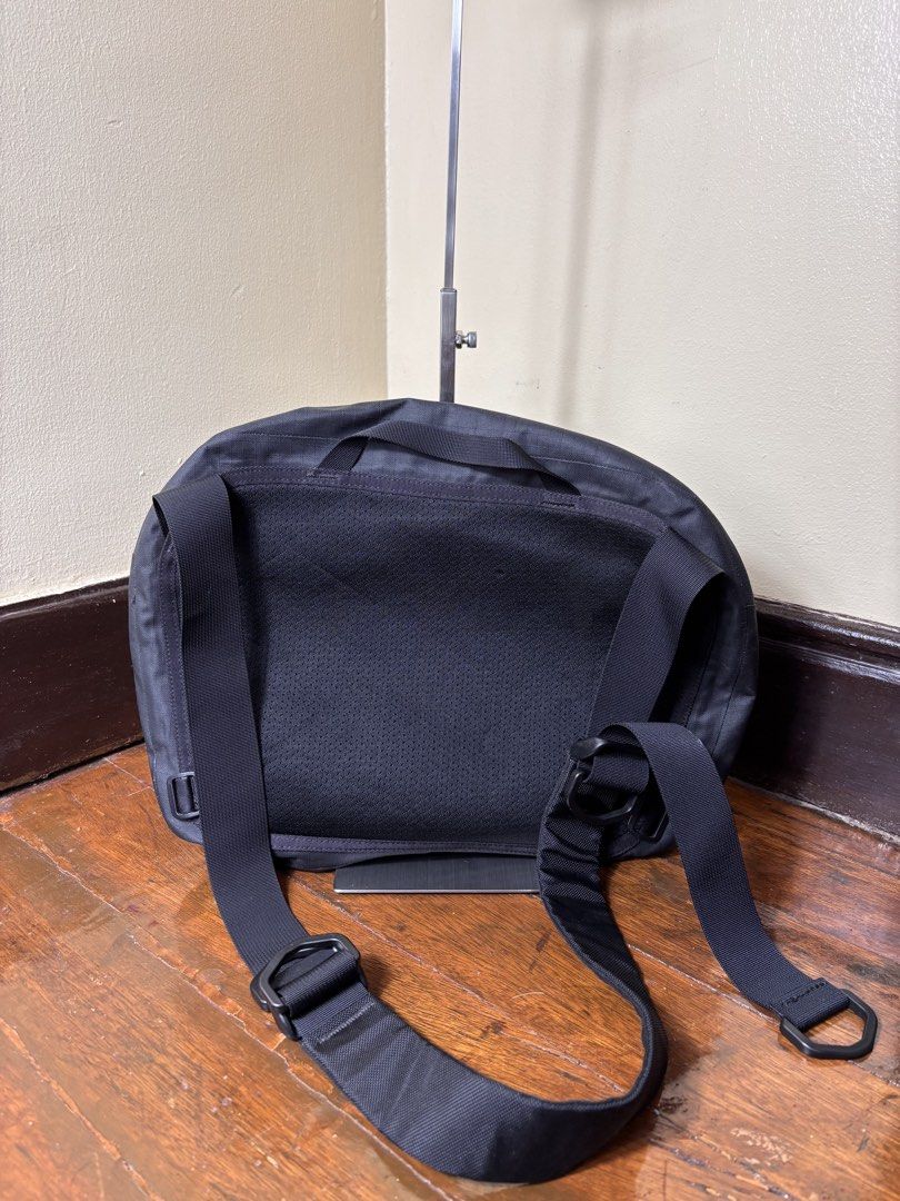 Arc’teryx Sling Bag (Category: Sling Bags) located in Manila. Submitted by earlylifecrisis (Listing ID 1469252090, Image 2). Description: Condition 8/10 Measure it by inch Width: 15.5 Length: 12 Depth: 4 Handle: 23.5 •Refund / Returns not allowed allowed •Please do check the dimensions size on labels sometimes are not accurate on the sizing •Ask me before purchasing.