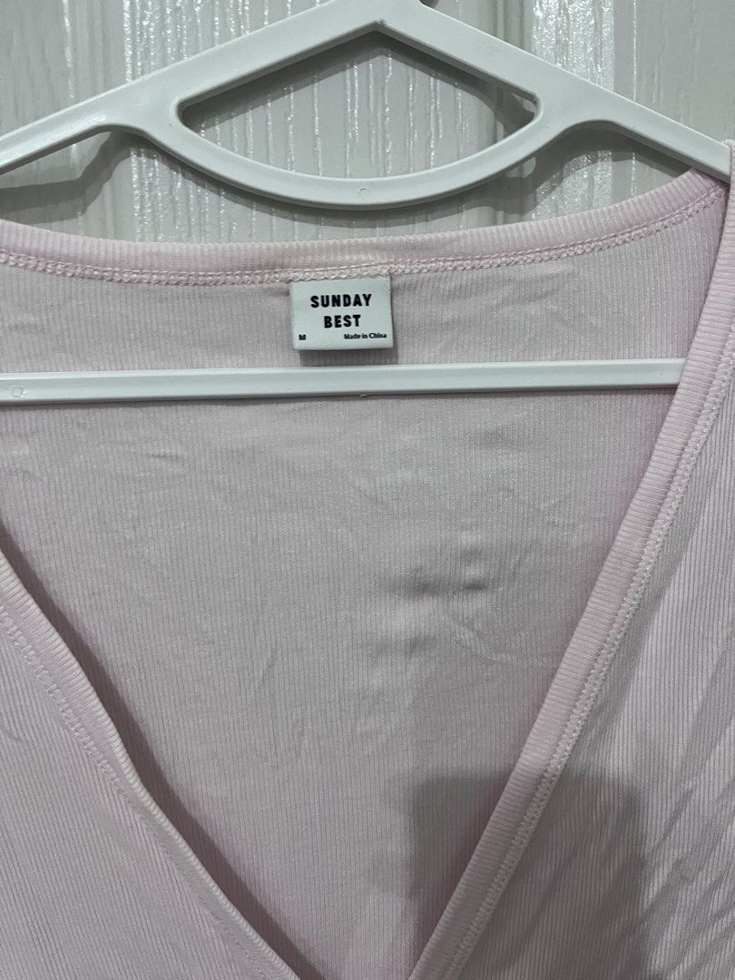 Aritzia Sunday Best cardigan (Category: Coats, Jackets and Outerwear) located in Antipolo. Submitted by asdfghjkl66931 (Listing ID 1469261305, Image 2). Description: Not my color :( Medium.