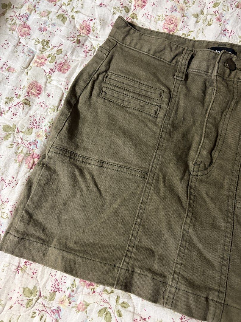 Army Green Micro Mini Skirt (Category: Skirts) located in Muntinlupa City. Submitted by herellas0504 (Listing ID 1469302563, Image 3). Description: Army Green Micro Mini Skirt Mine: 200 | Lock: 300 ———————————— size: 26-28 no issue, need wash only.