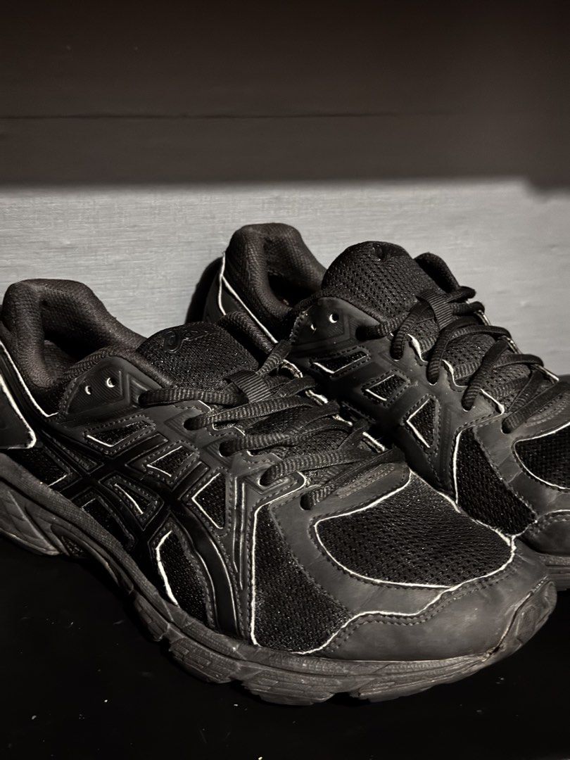 ASICS GEL TRIPLE BLACK (Category: Casual Shoes) located in Pateros City. Submitted by buynsell.ph (Listing ID 1469317151, Image 2). Description: GOOD CONDITION Us men:8mens/41.5 wur.