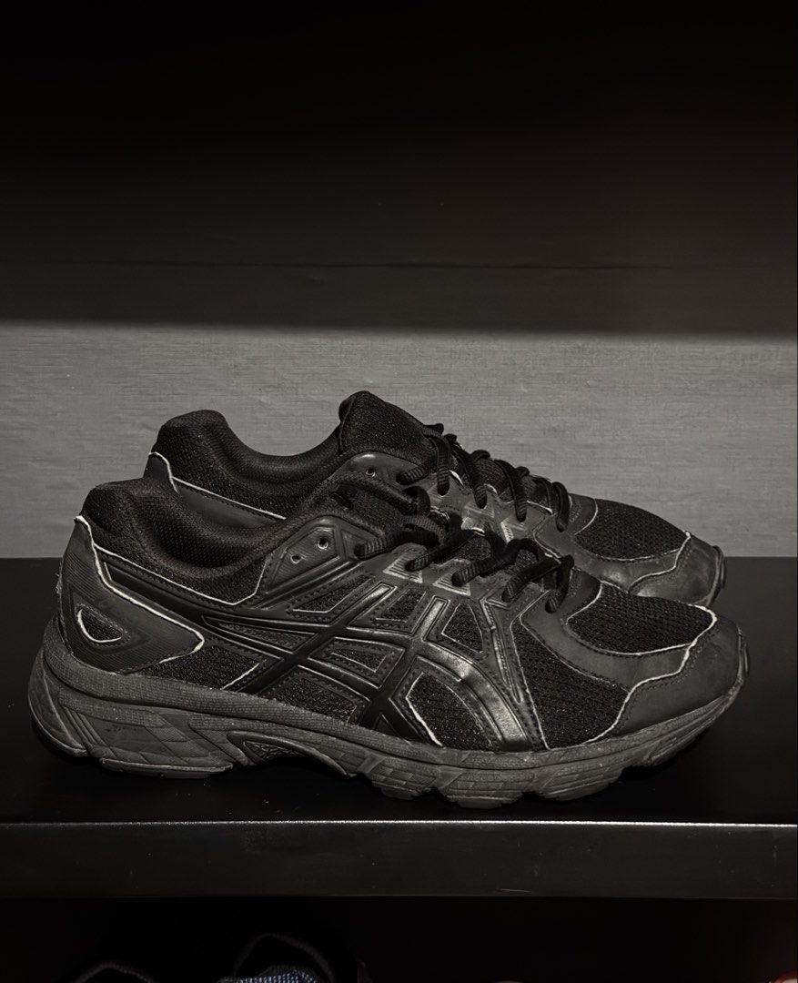 ASICS GEL TRIPLE BLACK (Category: Casual Shoes) located in Pateros City. Submitted by buynsell.ph (Listing ID 1469317151, Image 1). Description: GOOD CONDITION Us men:8mens/41.5 wur.