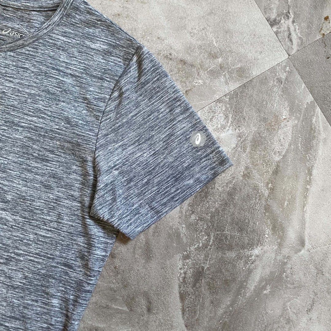 Asics Grey Heather Athletic T-Shirt Size M (Category: Activewear) located in Butuan. Submitted by jc13thrifts (Listing ID 1469306752, Image 2). Description: - Brand: Asics - Color: Grey heather with pink details - Size: Medium (M) - Design: Short sleeves, round neck, curved hem - Details: Vertical pink Asics block logo on front left, small spiral logo on left sleeve - Condition: Excellent / Pre-loved - Perfect for activewear or casual days.
