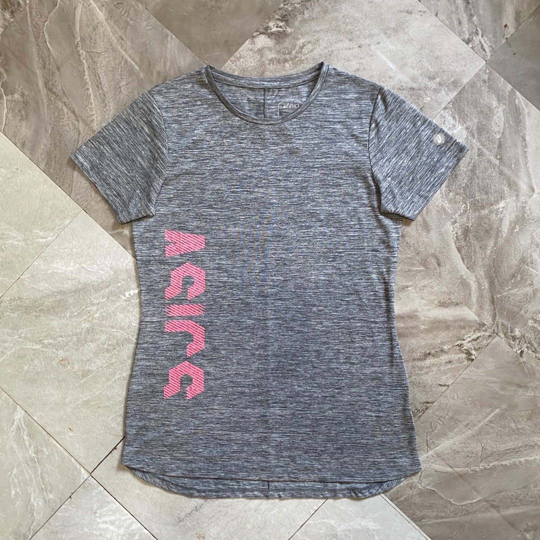 Asics Grey Heather Athletic T-Shirt Size M (Category: Activewear) located in Butuan. Submitted by jc13thrifts (Listing ID 1469306752, Image 1). Description: - Brand: Asics - Color: Grey heather with pink details - Size: Medium (M) - Design: Short sleeves, round neck, curved hem - Details: Vertical pink Asics block logo on front left, small spiral logo on left sleeve - Condition: Excellent / Pre-loved - Perfect for activewear or casual days.