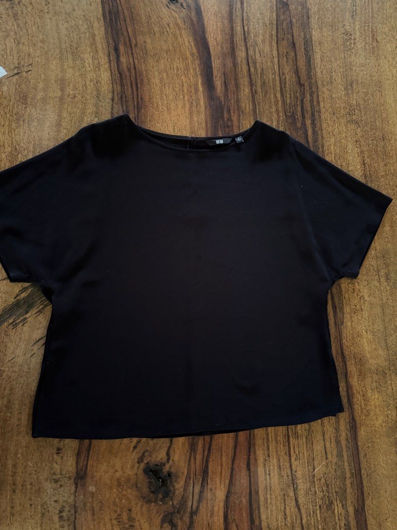 Assorted branded (Category: Blouses) located in Muntinlupa City. Submitted by tinry (Listing ID 1469172848, Image 1). Description: 100 each Garage sale excess Priority to wholesalers Assorted brands like plains and prints, uniqlo, cln, sm, vice versa, mango, kamiseta, tommy, BR, ann taylor, etc Med or large.