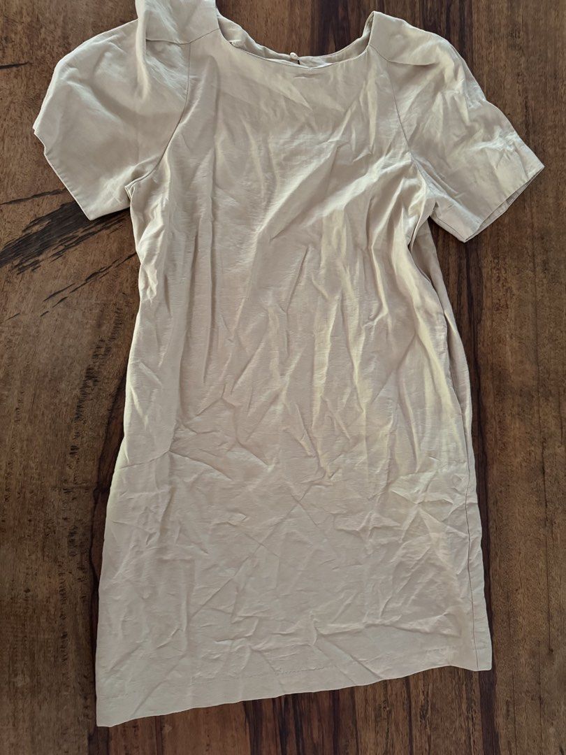 Assorted dresses (Category: Dresses) located in Muntinlupa City. Submitted by tinry (Listing ID 1469180415, Image 2). Description: 100 each Garage sale excess Priority to wholesalers Assorted brands like plains and prints, uniqlo, cln, sm, vice versa, mango, kamiseta, tommy, BR, ann taylor, etc Med or large.
