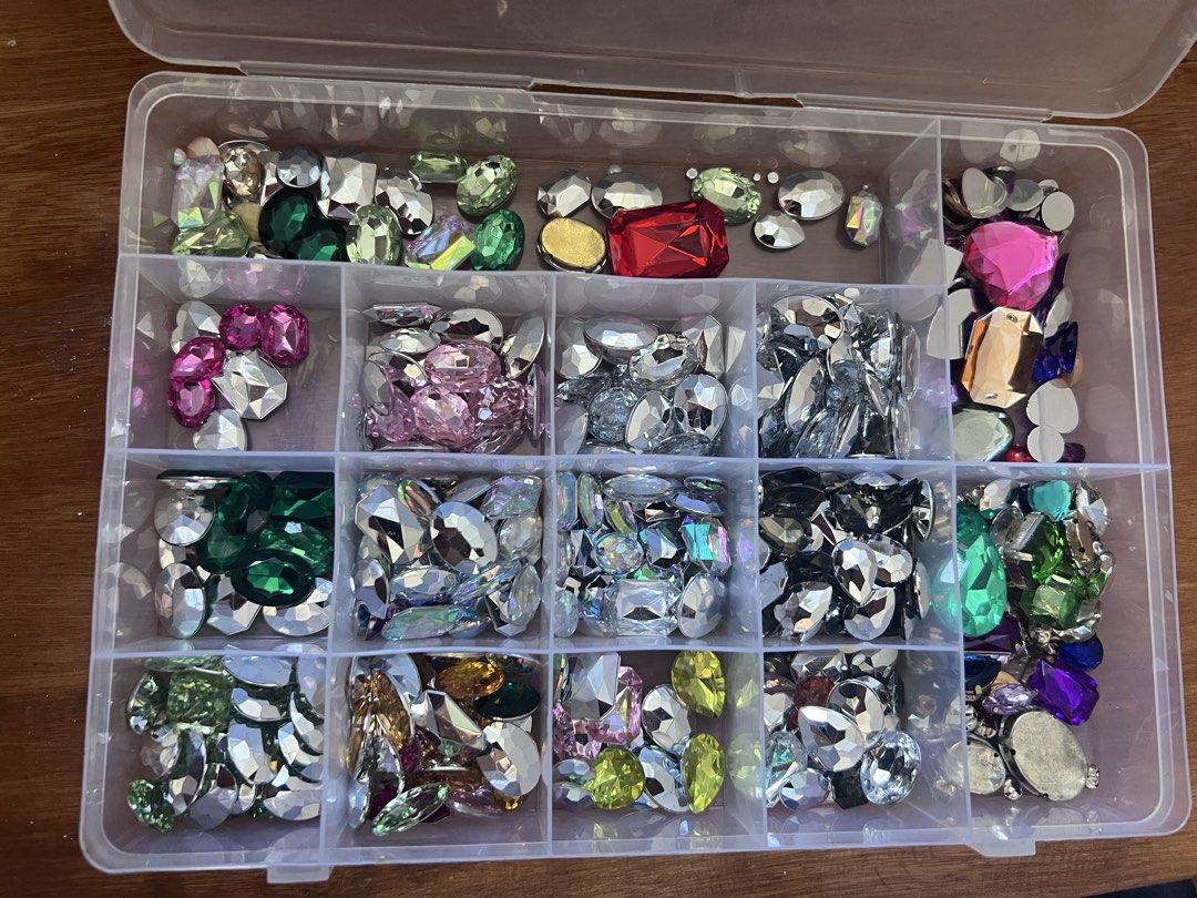 Assorted gems with organized box (Category: Accessory Holder, Box & Organizers) located in Zamboanga. Submitted by lcomprendio26013 (Listing ID 1469163681, Image 2). Description: 2 👁PLEASE READ THE DESCRIPTION BEFORE YOU ORDER OR CHAT ME👍 multi-compartment plastic organizer box 📢pay today,ship out tomorrow 📢All picture posted are actual item that will you get 📢📢pg hnd aq makarply dto sa carousel paki messge aq sa peysbuk SEARCH LZ FIGURE AN