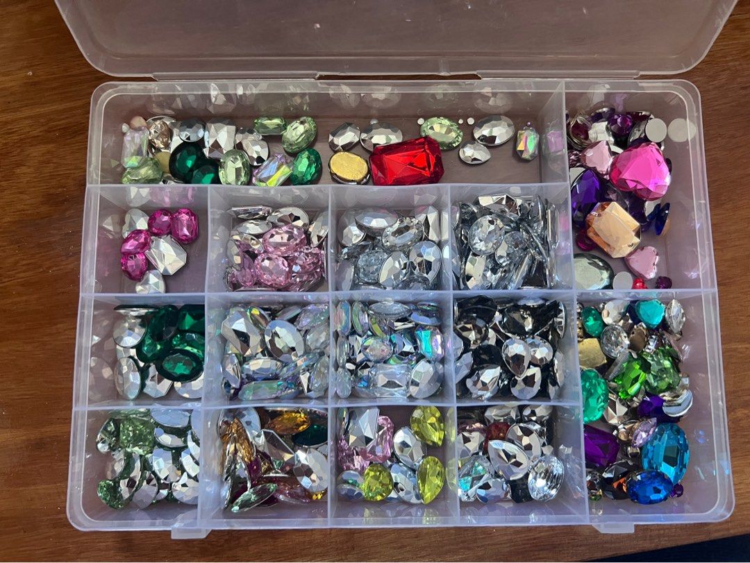Assorted gems with organized box (Category: Accessory Holder, Box & Organizers) located in Zamboanga. Submitted by lcomprendio26013 (Listing ID 1469163681, Image 1). Description: 2 👁PLEASE READ THE DESCRIPTION BEFORE YOU ORDER OR CHAT ME👍 multi-compartment plastic organizer box 📢pay today,ship out tomorrow 📢All picture posted are actual item that will you get 📢📢pg hnd aq makarply dto sa carousel paki messge aq sa peysbuk SEARCH LZ FIGURE AN