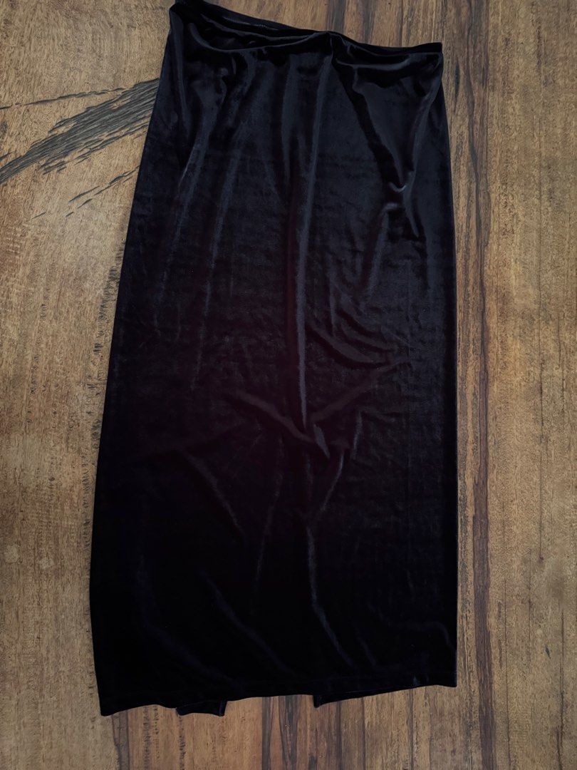 Assorted Skirt (Category: Skirts) located in Muntinlupa City. Submitted by tinry (Listing ID 1469183024, Image 1). Description: 100 each Garage sale excess Priority to wholesalers Assorted brands like plains and prints, uniqlo, cln, sm, vice versa, mango, kamiseta, tommy, BR, ann taylor, etc Med or large.