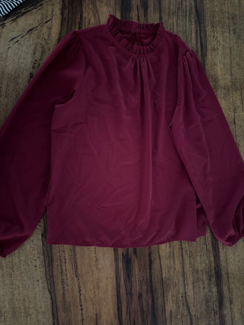 Assorted top (Category: Blouses) located in Muntinlupa City. Submitted by tinry (Listing ID 1469183199, Image 1). Description: 100 each Garage sale excess Priority to wholesalers Assorted brands like plains and prints, uniqlo, cln, sm, vice versa, mango, kamiseta, tommy, BR, ann taylor, etc Med or large.
