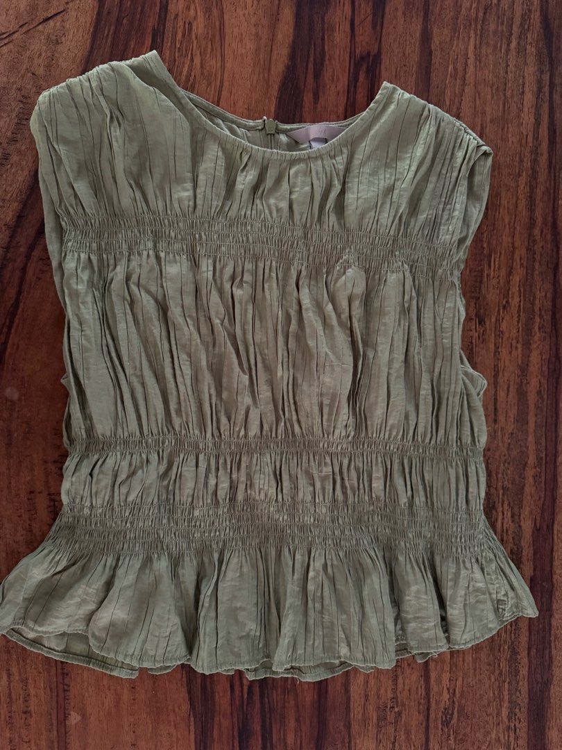 Assorted top (Category: Blouses) located in Muntinlupa City. Submitted by tinry (Listing ID 1469183199, Image 3). Description: 100 each Garage sale excess Priority to wholesalers Assorted brands like plains and prints, uniqlo, cln, sm, vice versa, mango, kamiseta, tommy, BR, ann taylor, etc Med or large.