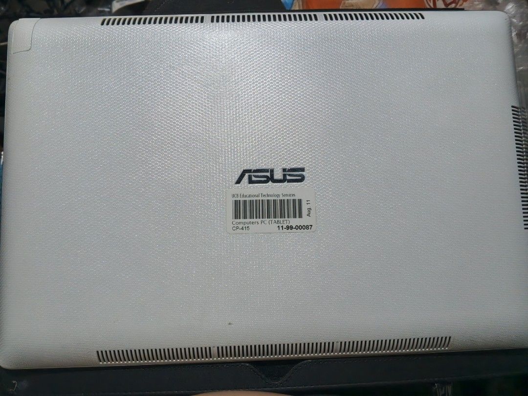 ASUS Eee Slate EP121 Intel i5 Windows Tablet (Category: Laptops & Notebooks) located in San Jose del Monte. Submitted by toys.merch.electronic (Listing ID 1469339049, Image 3). Description: - ASUS Eee Slate EP121 Windows tablet in good working condition - Intel Core i5 U470 processor (1.33 GHz) with 4 GB DDR3 RAM - 60 GB SSD storage for your files and apps - Responsive touchscreen with stylish white textured back cover - Perfect for basic tasks, 