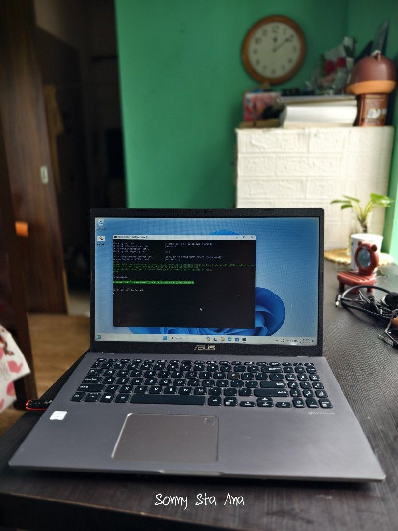 ASUS Laptop Windows 11 Pro (Category: Laptops & Notebooks) located in Quezon City. Submitted by gadgetsun (Listing ID 1469222722, Image 2). Description: - Brand: ASUS laptop in a sleek grey finish - OS: Windows 11 Pro, fully set up and ready to use - Keyboard: Full-size layout complete with a side number pad - Display & Build: Clean screen with a durable, solid build - Connectivity: Convenient side ports including USB - Note: Features a Technos s