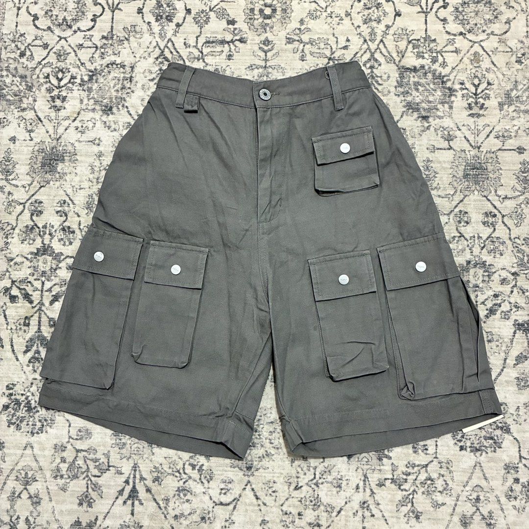 ASUS Multi-Pocket Utility Shorts (Category: Shorts) located in Quezon City. Submitted by selling2survive (Listing ID 1469178262, Image 1). Description: Waist: 26-30 Length: 22 Heavyweight Fabric As new No issue.