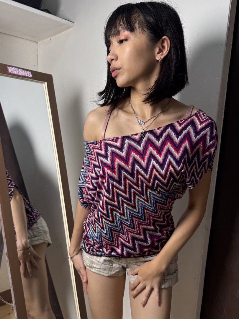 Asymmetrical Vibrant Top (Category: Blouses) located in Manila. Submitted by thriftz2.spaze (Listing ID 1469366994, Image 3). Description: . ˖ ꒰𑁬 𝒎𝒐𝒅𝒆𝒍'𝒔 𝒎𝒆𝒂𝒔𝒖𝒓𝒆𝒎𝒆𝒏𝒕𝒔 ໒꒱ ˖ . ಄ XS body ಄ 26 waist ಄ 33-34 hips ಄ 30 bust ಄ 5'3 height . ˖ ꒰𑁬 𝒓𝒆𝒂𝒅 𝒃𝒆𝒇𝒐𝒓𝒆 Ü 𝒐𝒓𝒅𝒆𝒓 ໒꒱ ˖ . ⭒ kindly manage ur expectations ⭒ color may vary due to lighting ⭒ sold as-is. 𝓃ℴ returns/refunds .