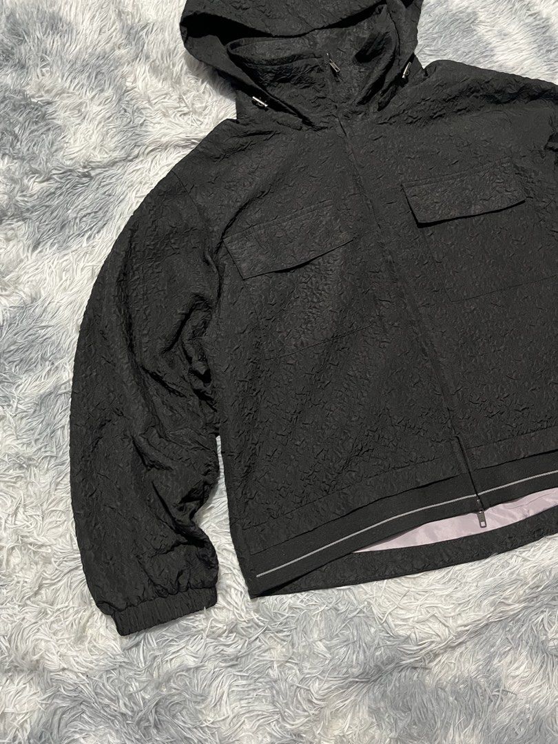 Atsuro Tayama Cropped Jacket (Category: Coats, Jackets and Outerwear) located in Sasmuan (Sexmoan). Submitted by winterclothes.ph (Listing ID 1469187498, Image 3). Description: Atsuro Tayama Cropped Jacket Detachable hood 36 on tag Width 22 Length 22.5 Excellent Condition .