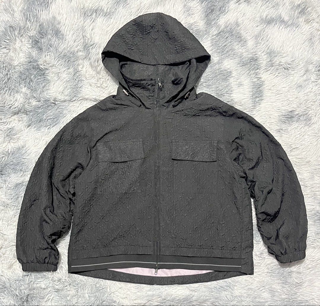 Atsuro Tayama Cropped Jacket (Category: Coats, Jackets and Outerwear) located in Sasmuan (Sexmoan). Submitted by winterclothes.ph (Listing ID 1469187498, Image 1). Description: Atsuro Tayama Cropped Jacket Detachable hood 36 on tag Width 22 Length 22.5 Excellent Condition .