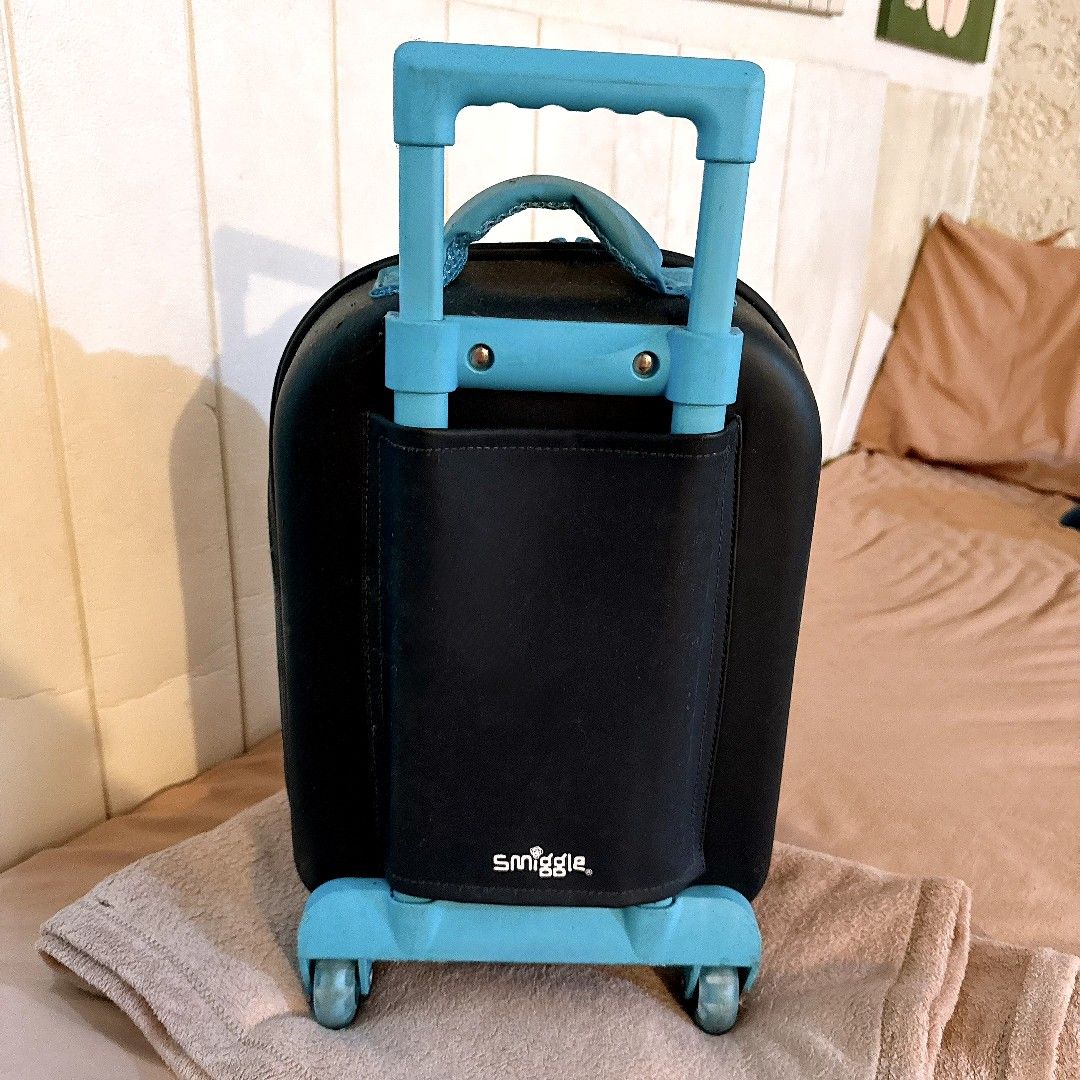 Auth Smiggle Trolley Bag (Category: Babies & Kids Fashion) located in Manila. Submitted by withlovesam (Listing ID 1469261370, Image 2). Description: used for a few times only, bought for 4k plus.