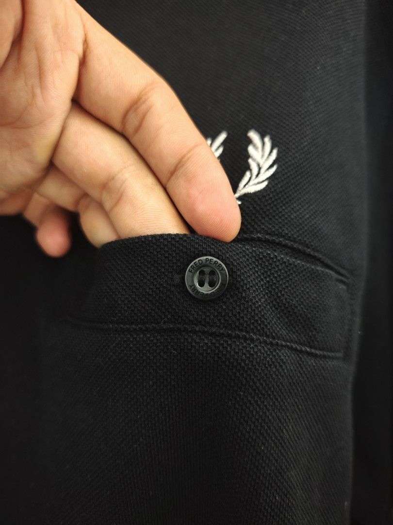 Authentic (Category: Tshirts & Polo Shirts ) located in Manila. Submitted by wegotthrifts (Listing ID 1469273388, Image 3). Description: authentic No issue 10/10 color rate.
