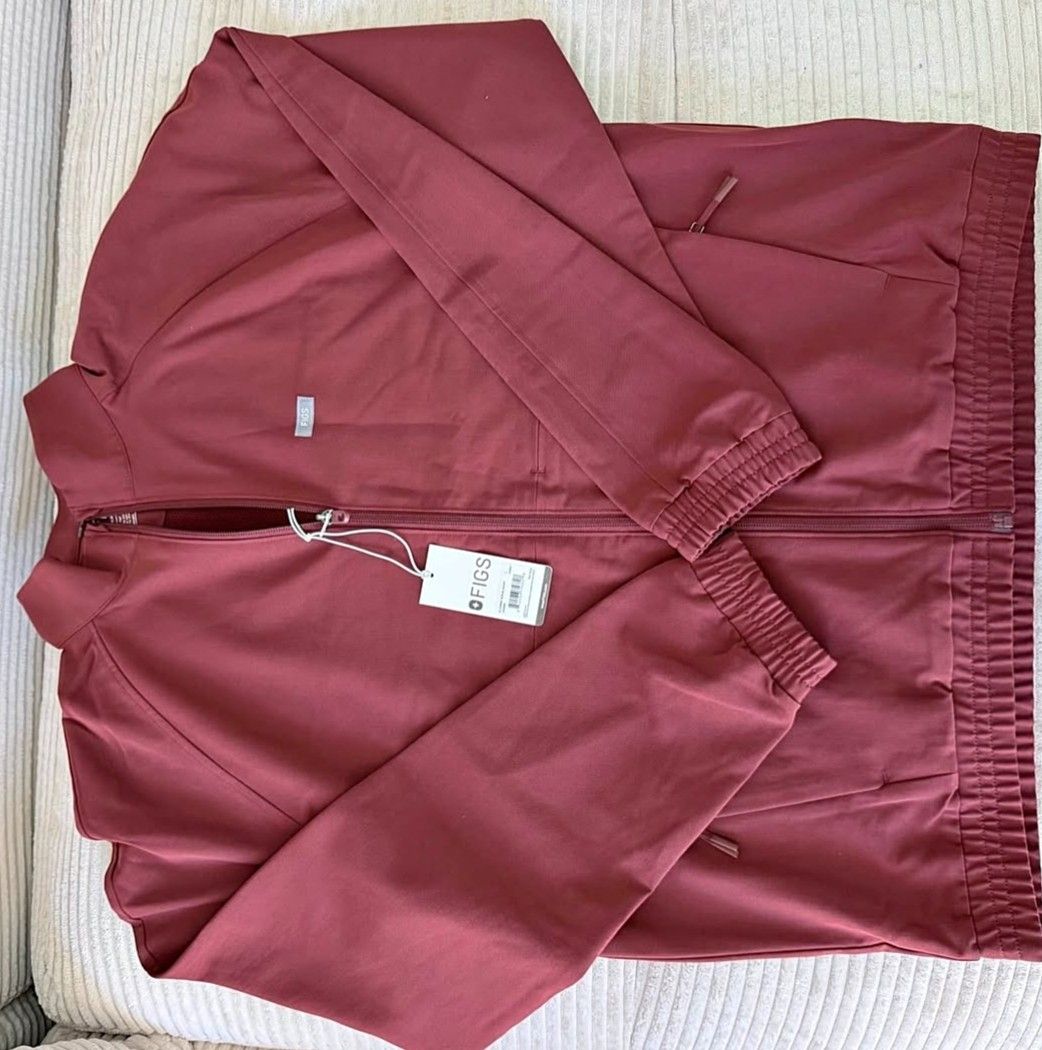 Authentic and New FIGS Men’s Cobaki Scrub Jacket (Category: Coats, Jackets and Outerwear) located in San Juan. Submitted by docpratty (Listing ID 1469213438, Image 1). Description: New FIGS Men’s Cobaki scrub jacket Size: Large See other listings for other scrub sets; can offer discount for multiple purchases.