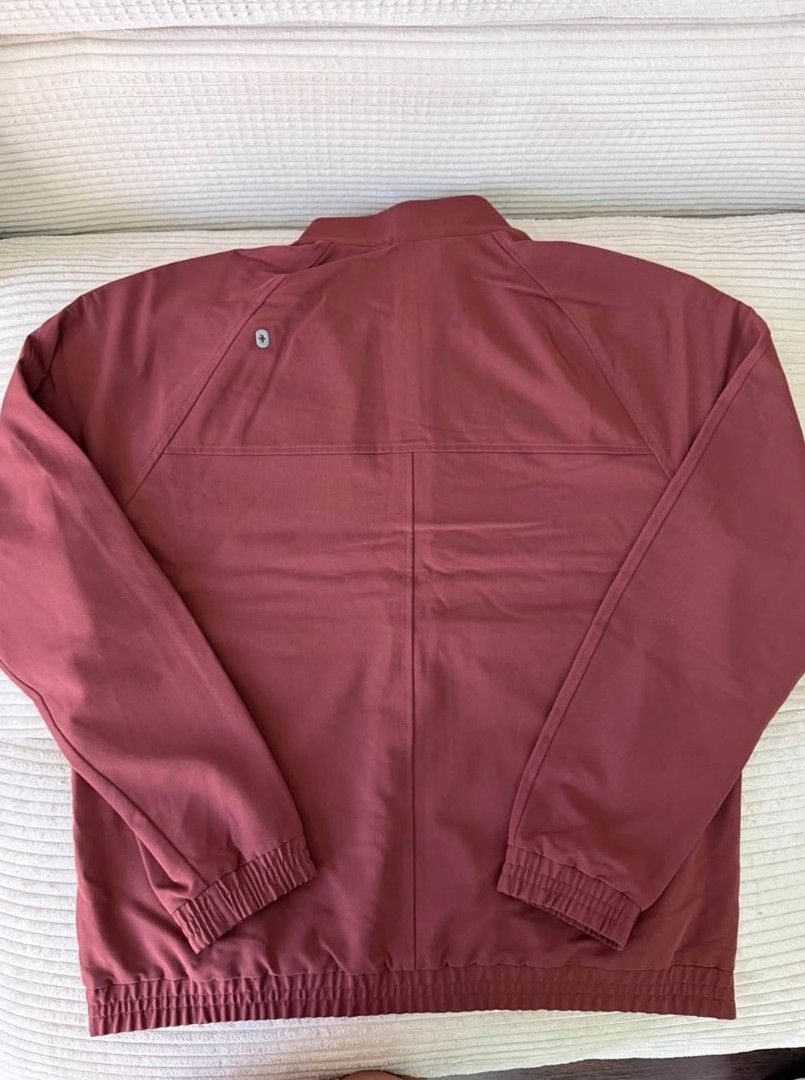 Authentic and New FIGS Men’s Cobaki Scrub Jacket (Category: Coats, Jackets and Outerwear) located in San Juan. Submitted by docpratty (Listing ID 1469213438, Image 2). Description: New FIGS Men’s Cobaki scrub jacket Size: Large See other listings for other scrub sets; can offer discount for multiple purchases.