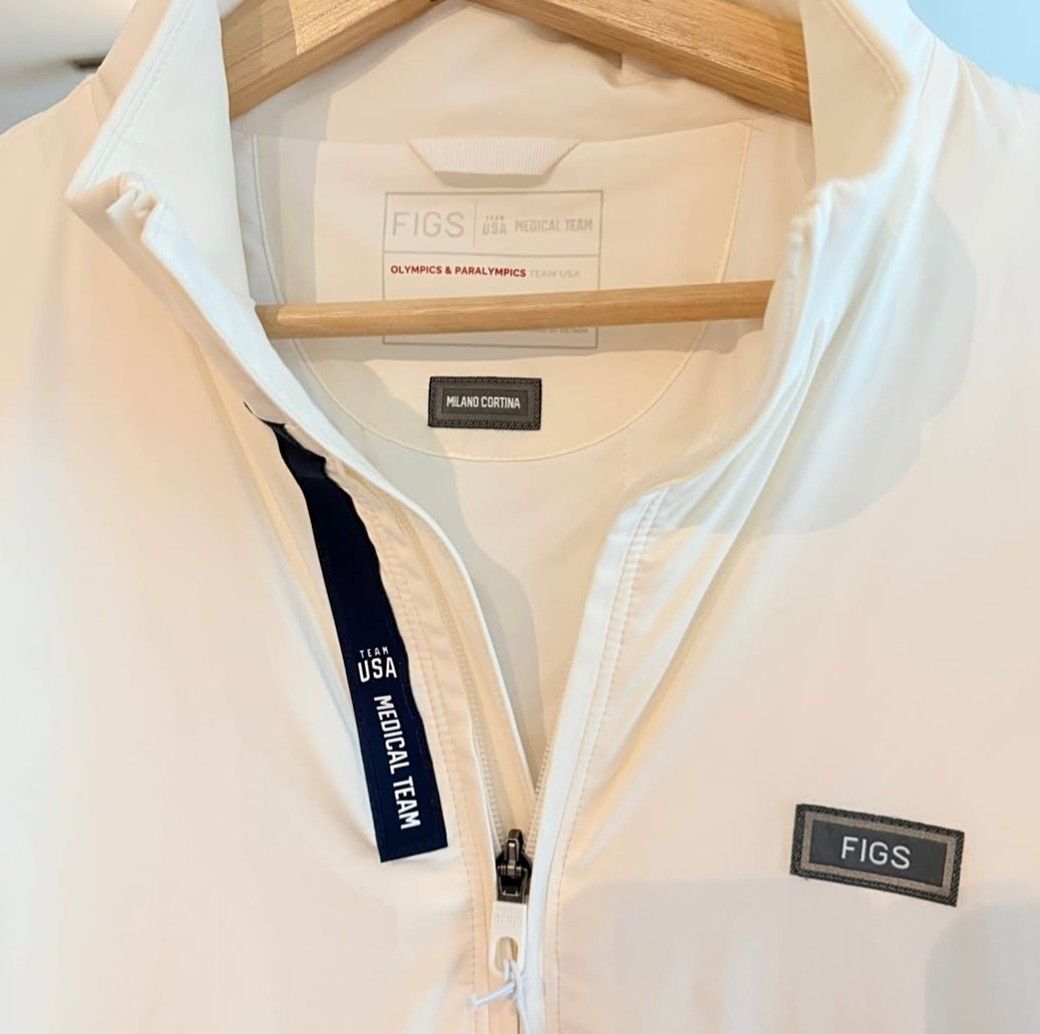 Authentic and New FIGS Team USA Jacket (Category: Coats, Jackets and Outerwear) located in San Juan. Submitted by docpratty (Listing ID 1469214483, Image 2). Description: New with tags Team USA jacket AUTHENTIC Color: off white Size: men’s large Originally 158 dollars.