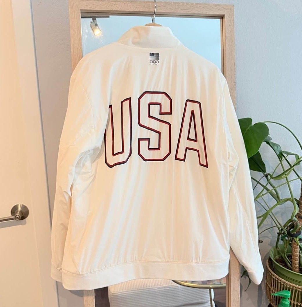 Authentic and New FIGS Team USA Jacket (Category: Coats, Jackets and Outerwear) located in San Juan. Submitted by docpratty (Listing ID 1469214483, Image 3). Description: New with tags Team USA jacket AUTHENTIC Color: off white Size: men’s large Originally 158 dollars.