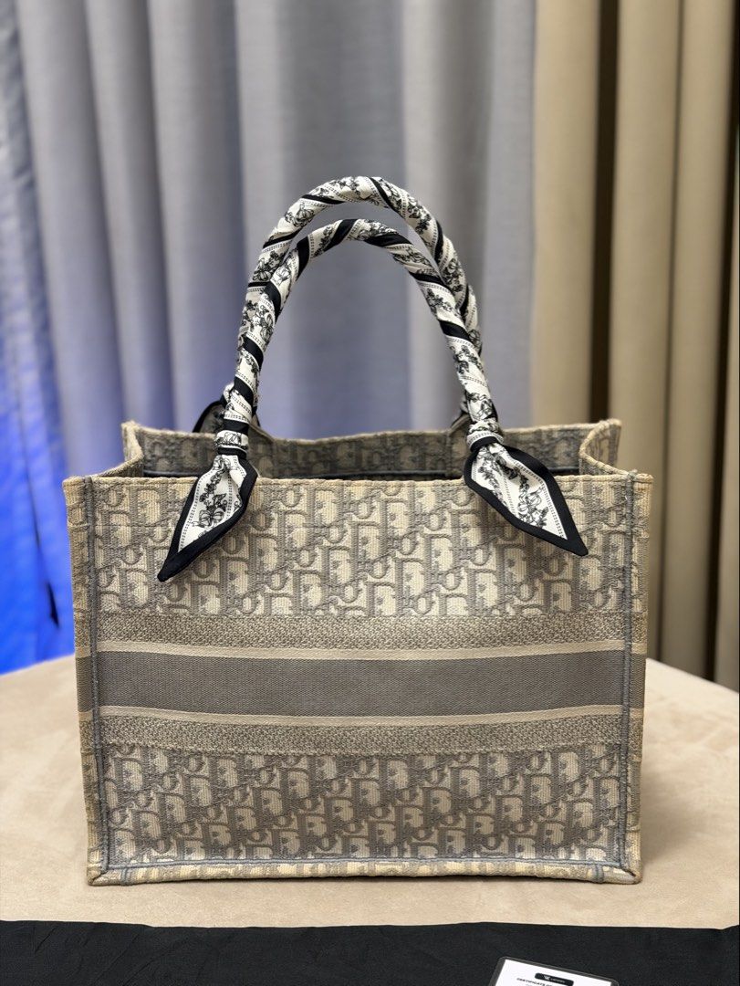 Authentic Dior Oblique Medium Booktote (Category: Tote Bags) located in Manila. Submitted by maria_2326 (Listing ID 1469351511, Image 2). Description: 💯% Authentic w/ dust bag, COA, free twilly Location: Manila/QC.