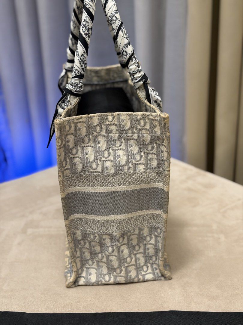 Authentic Dior Oblique Medium Booktote (Category: Tote Bags) located in Manila. Submitted by maria_2326 (Listing ID 1469351511, Image 3). Description: 💯% Authentic w/ dust bag, COA, free twilly Location: Manila/QC.