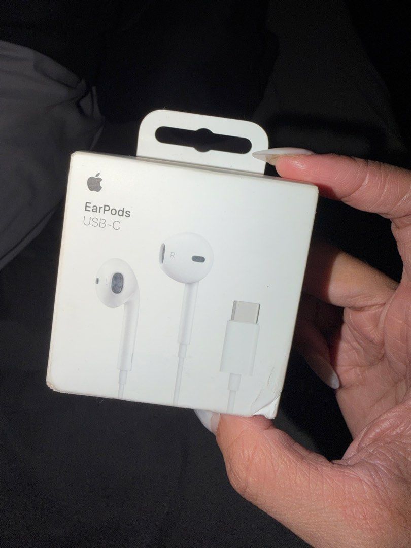 Authentic EarPods USB-C Japan Bought (Category: Earphones) located in Taguig. Submitted by gshopmycloset (Listing ID 1469332177, Image 3). Description: Brand new, sealed and bought in Japan 1000% authentic or your money back. A little dent on packaging due to storage but remains brand new RFS Spare.