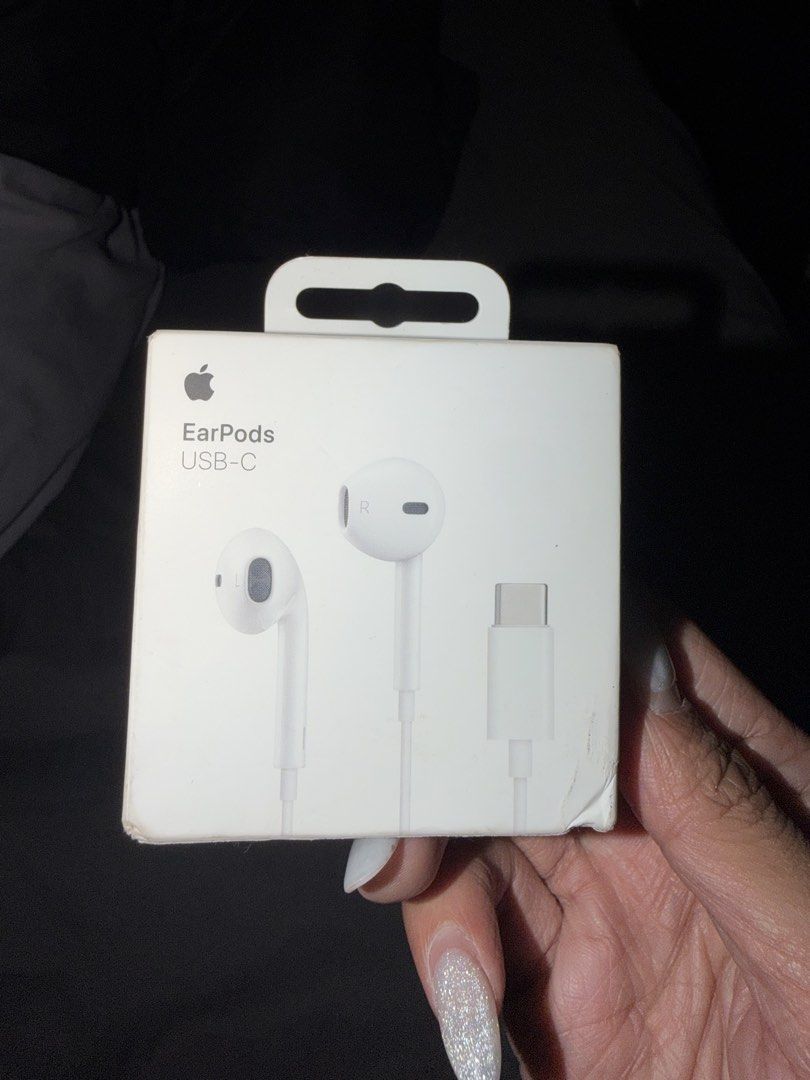Authentic EarPods USB-C Japan Bought (Category: Earphones) located in Taguig. Submitted by gshopmycloset (Listing ID 1469332177, Image 2). Description: Brand new, sealed and bought in Japan 1000% authentic or your money back. A little dent on packaging due to storage but remains brand new RFS Spare.