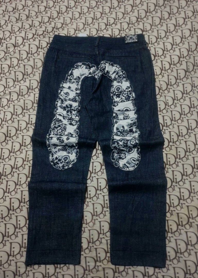 Authentic Evisu Daicock embroid selvedge pants (Category: Jeans) located in San Fernando. Submitted by retro.district. (Listing ID 1469370639, Image 1). Description: - Authentic Evisu Daicock embroid selvedge pants - Size: Small Waistline: 32 Length: 37 Thighs: 11 Leg Opening: 7.5.