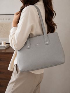 (Category: ) located in . Submitted by luxuryvaultbagsandfashion (Listing ID 1469322935, Image 1). Description: .