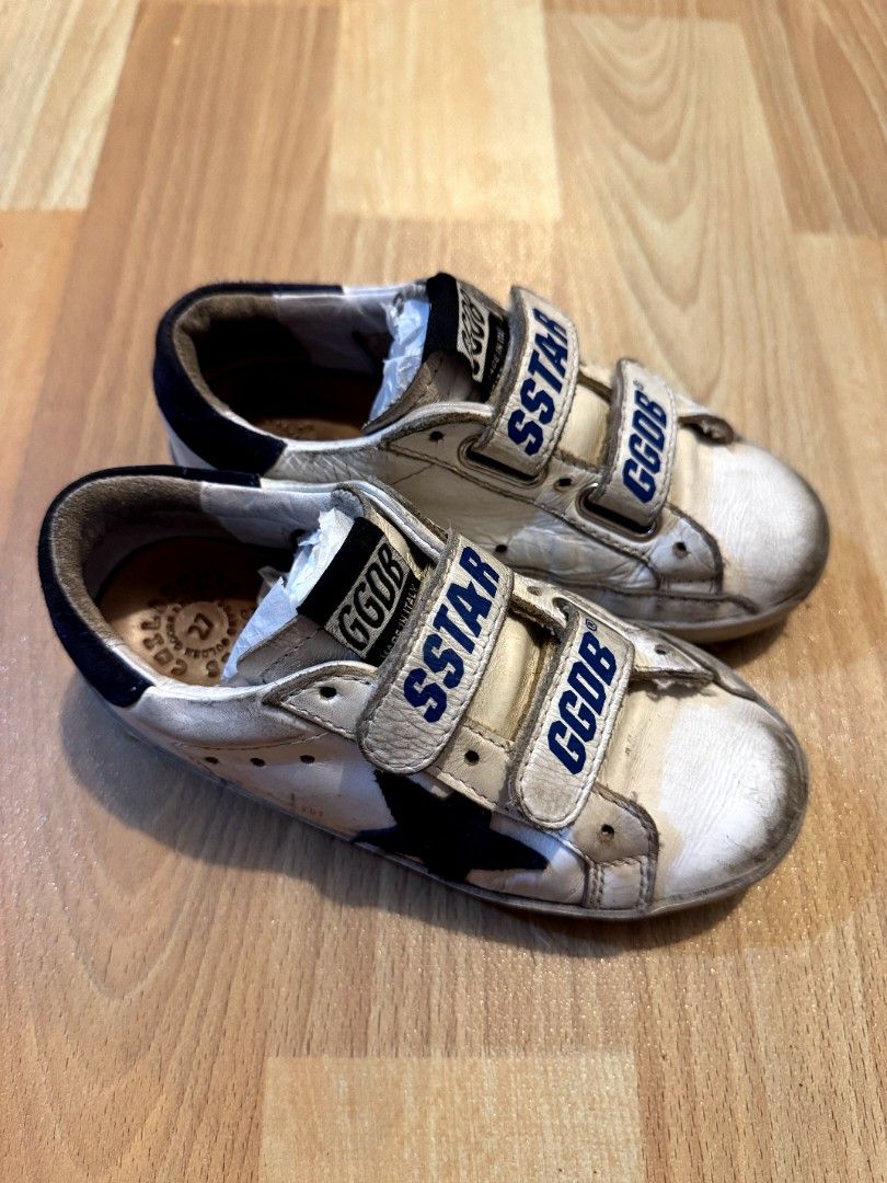 Authentic Golden Goose Kids GGDB (Category: Babies & Kids Fashion) located in Manila. Submitted by withlovesam (Listing ID 1469287161, Image 3). Description: size 27 (17cm insole) rare, so nice when worn!!.