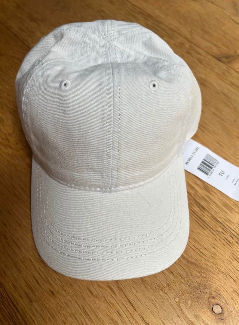 Authentic Lacoste Hat- White- Side Croc Logo (Category: Caps & Hats) located in San Juan. Submitted by docpratty (Listing ID 1469342526, Image 2). Description: Authentic Brand New.