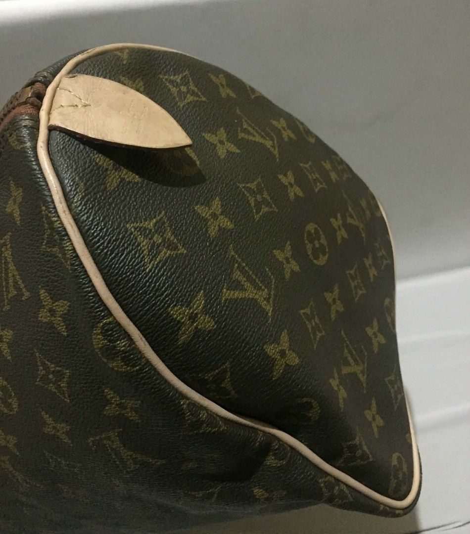 Authentic Louis Vuitton Monogram Canvas Speedy Handbag (Category: Luxury Bags & Wallets) located in Manila. Submitted by preloved119 (Listing ID 1469273579, Image 2). Description: - Authentic Louis Vuitton Monogram Speedy handbag in classic brown canvas - Dual rolled leather top handles and brass hardware - Secure zip top closure featuring an Eclair zipper pull - Brown textile interior lining with a spacious open compartment - Natural cowhide lea